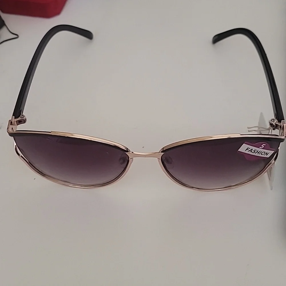 Brand New Womans Sunglasses - Picture 5 of 5